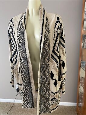 Wet Seal Black and Cream Aztec Knit Cardigan EUC